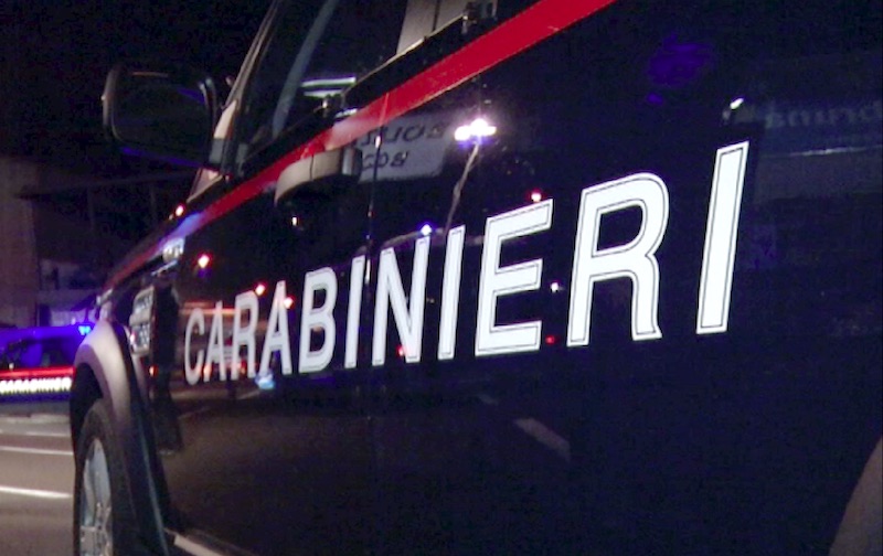Auto dei Carabinieri in notturna