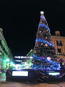 L'albero di Natale in piazza Galimberti