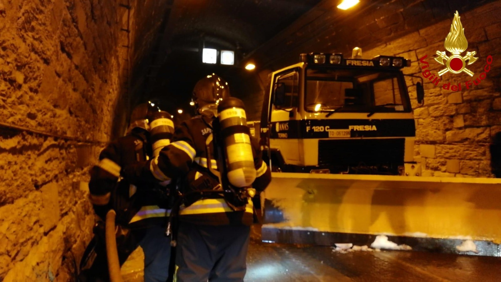 Esercitazione dei vigili del fuoco nel tunnel di Tenda