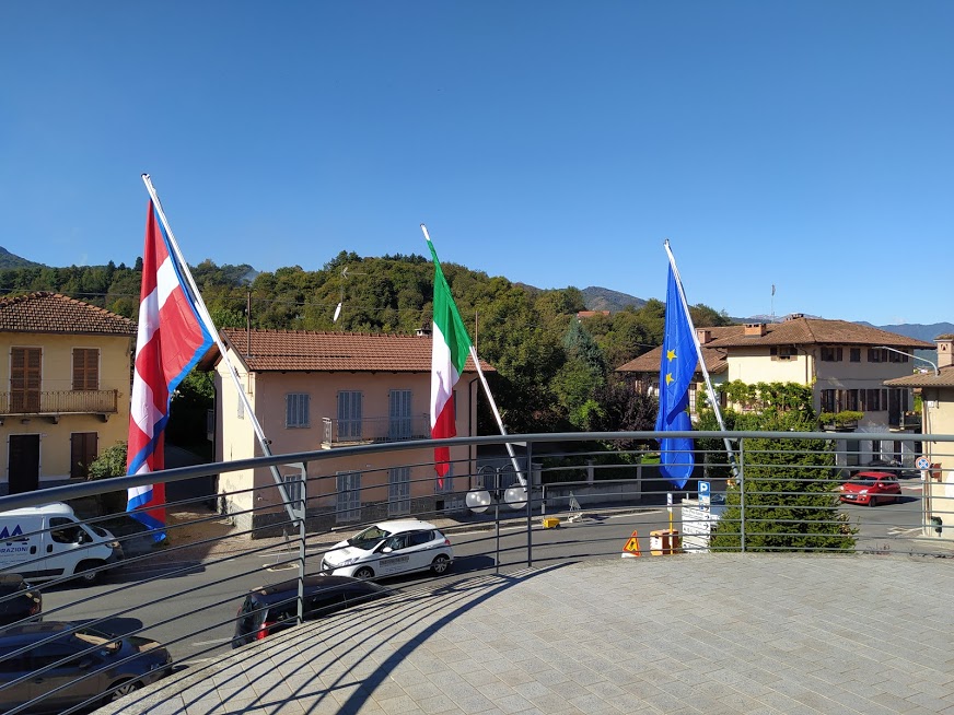 Cervasca - Bandiere del Municipio
