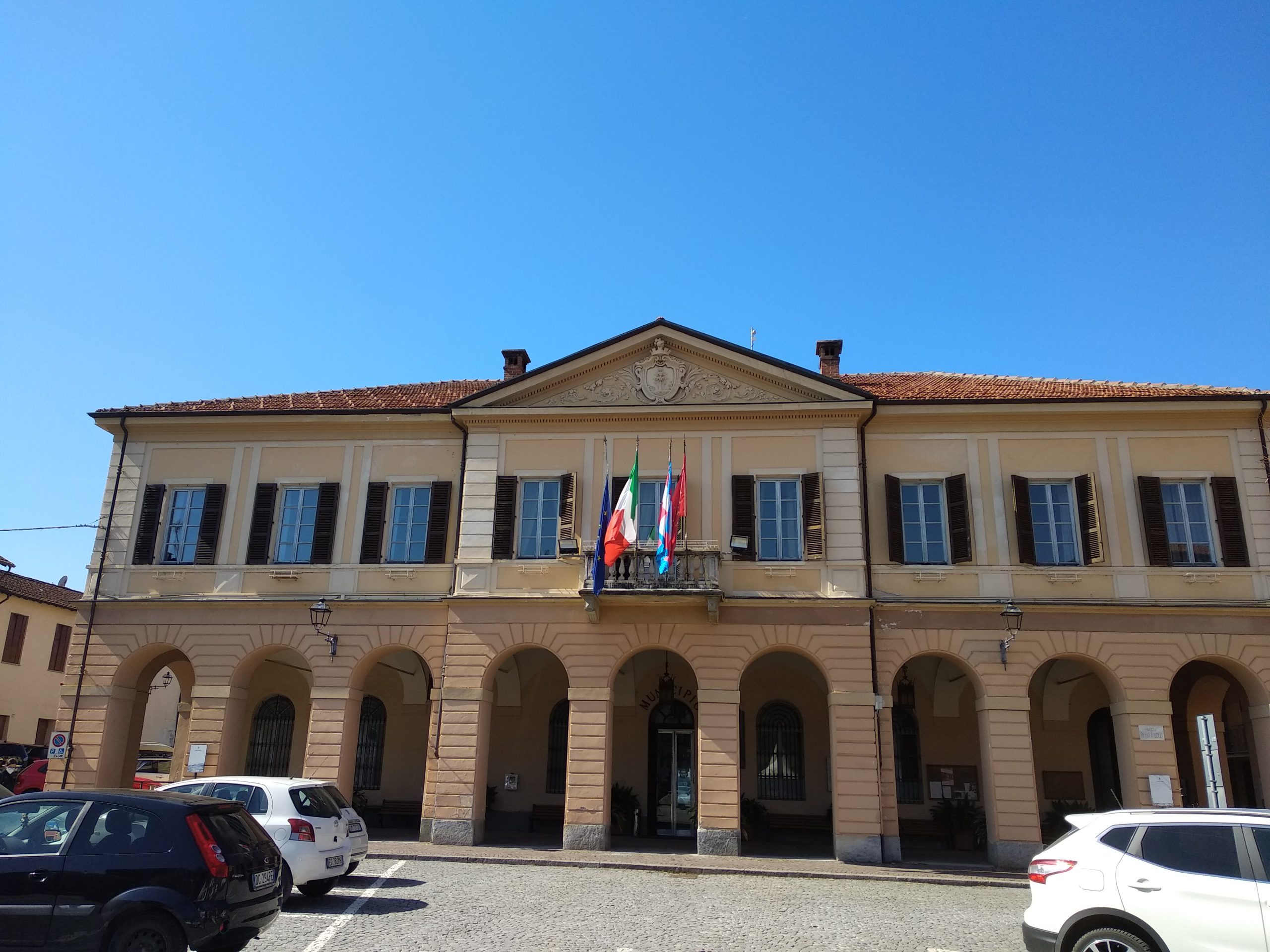 La facciata del municipio di Peveragno