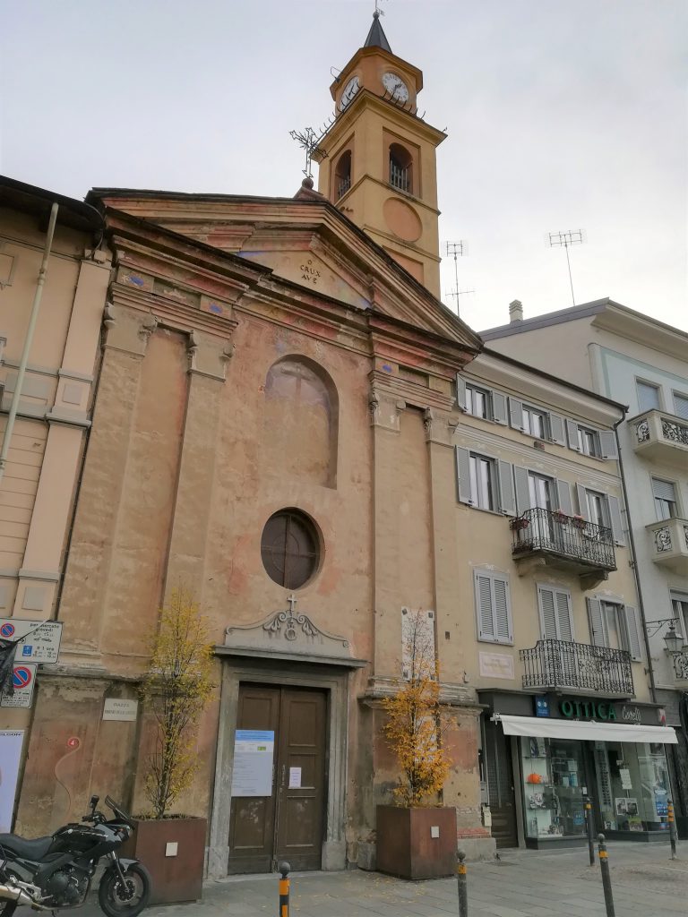 La facciata della chiesa di Santa Croce