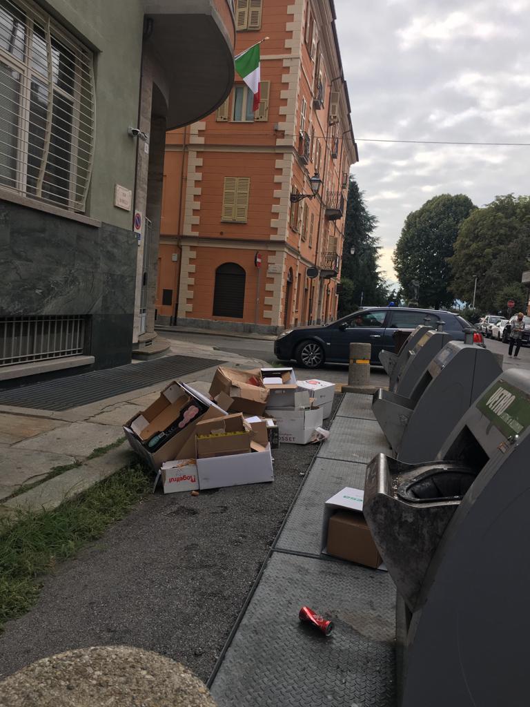 Cuneo - Via Bonelli, rifiuti