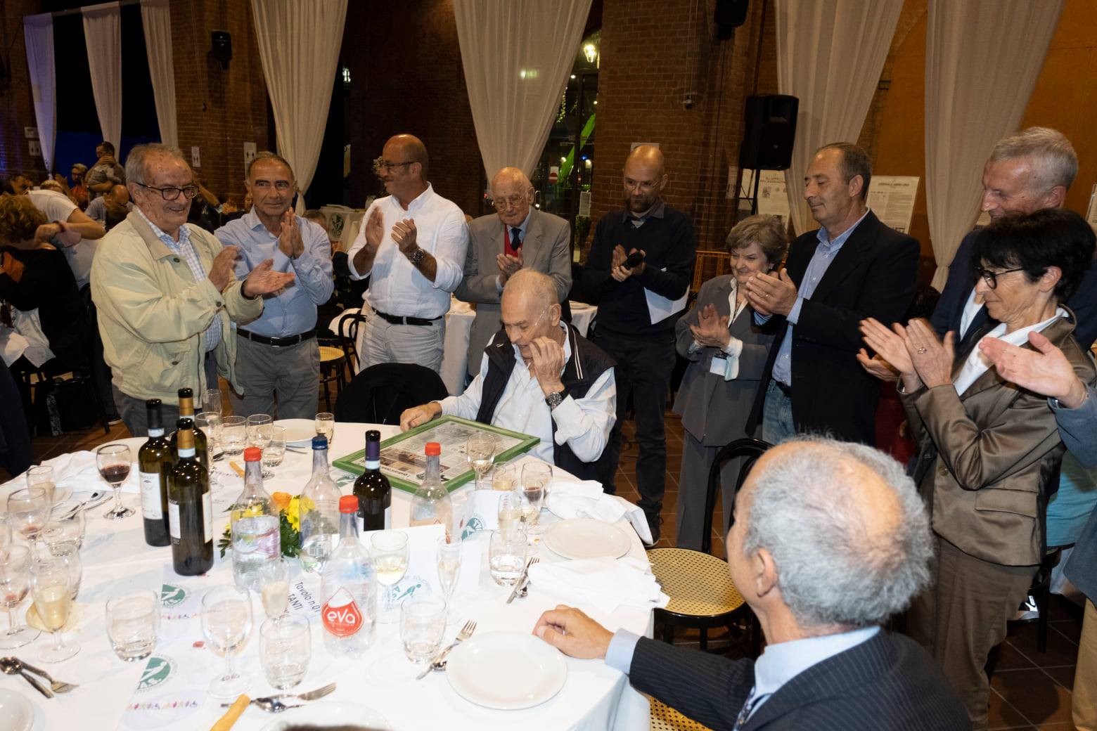 Piero Berardo festeggiato durante la festa per i 40 anni dell'A.S.Ha.S.
