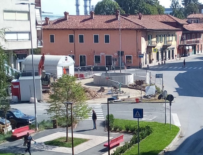 Verzuolo - basamento cemento piazza martiti ottobre 2021