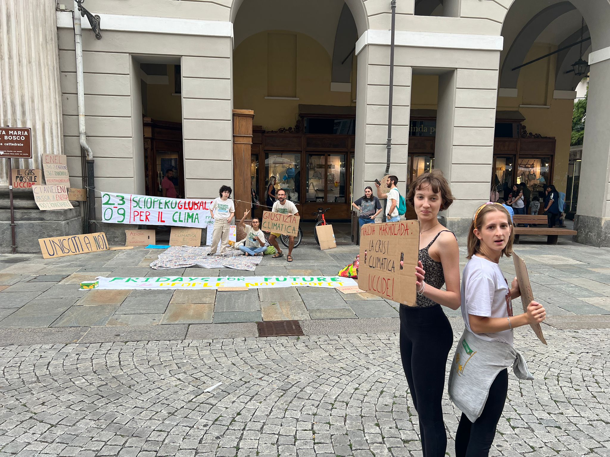 Giovani annunciano lo sciopero per il clima