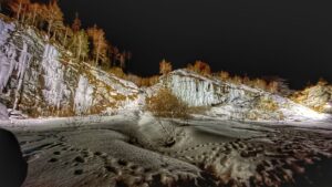 Pontechianale - Anfiteatro di ghiaccio in notturna